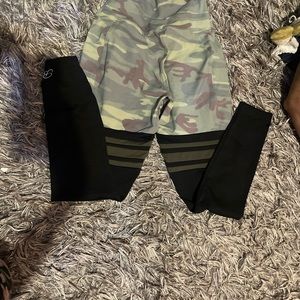 Camo Print Bombshell Sportwear Leggings